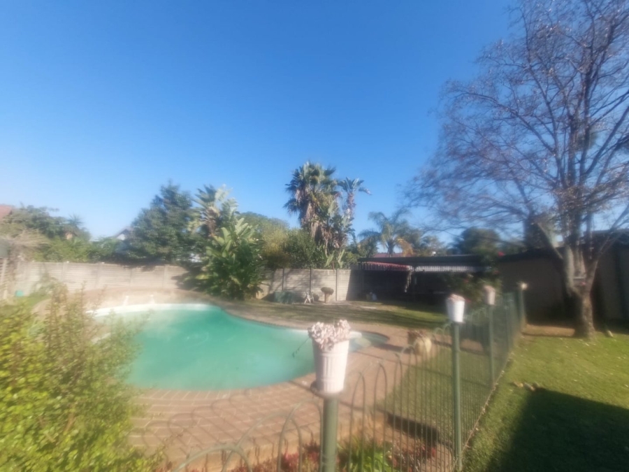 4 Bedroom Property for Sale in Oos Einde North West